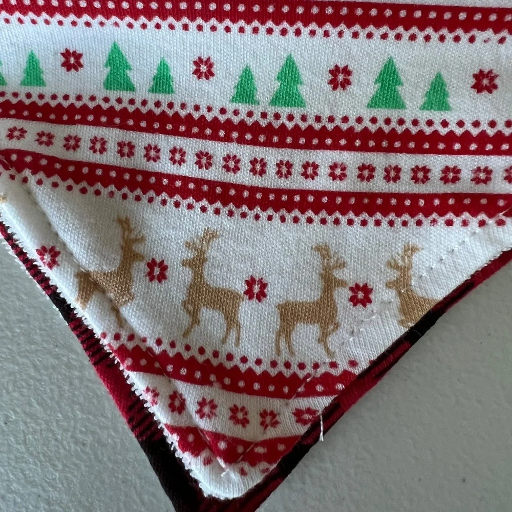NWT - Christmas 5 Piece Set - 2 Pairs Booties, 3 Bandana Bibs - 0-6 mont…